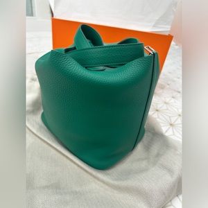 BNIB Hermes Picotin 22 Vert Vertigo